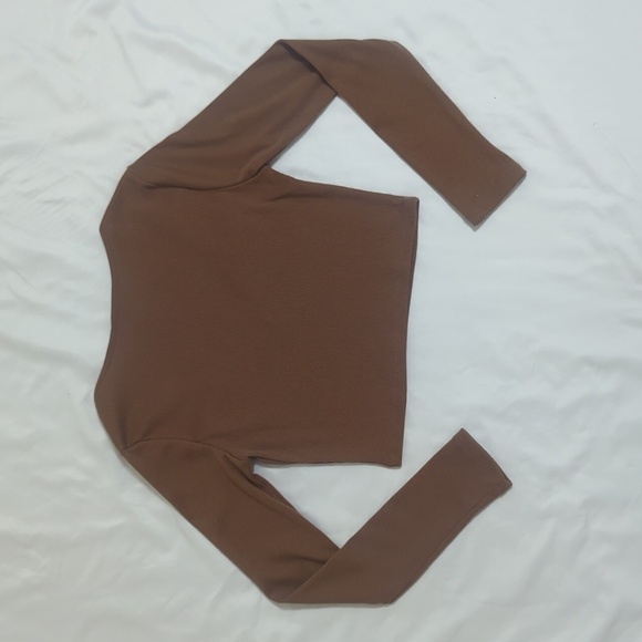Princess Polly Ribbed V-Neck Long Sleeve Crop Top, Color Brown Size 6 - Picture 2 of 12
